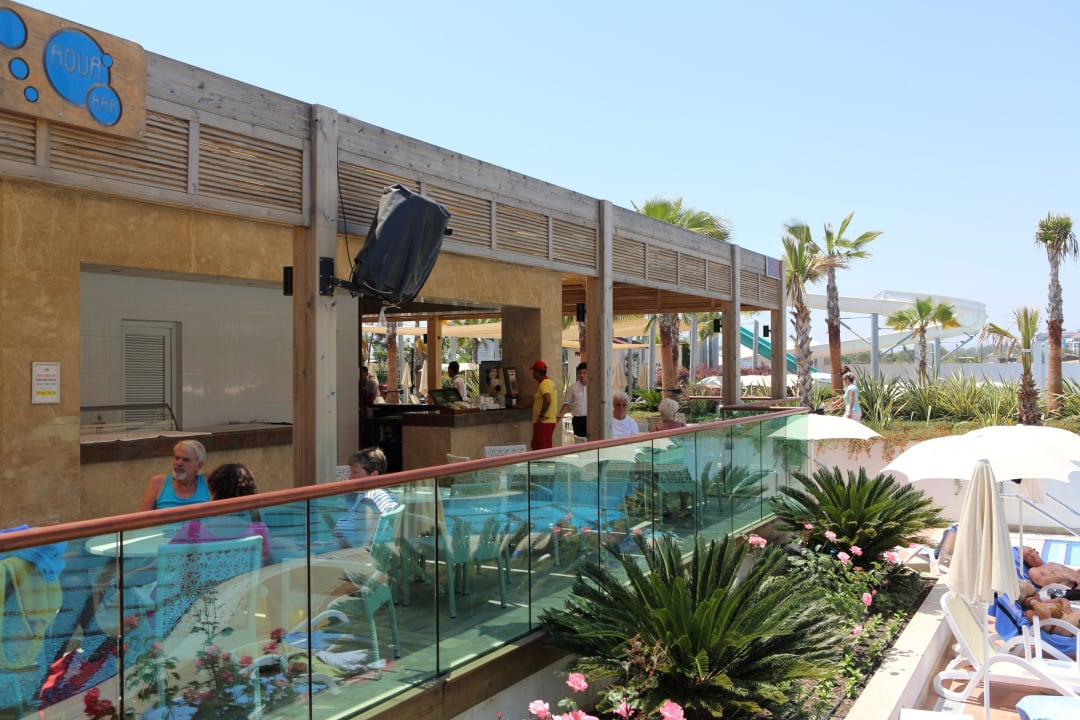 Kleiner Teil der Poolbar Sentido Trendy Verbena Beach