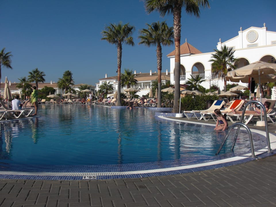 Teilansicht der Poolanlage Hotel Riu Chiclana