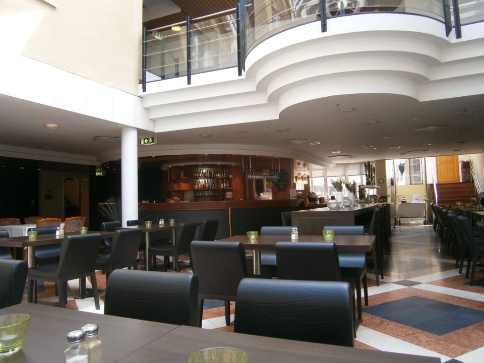 Lobby und Frühstücksraum JA Hotel