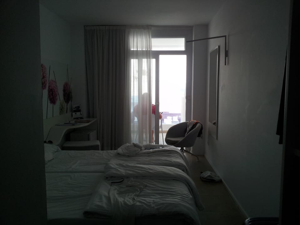 Ausreichend groß und kompfortabel… Iberostar Waves Bahia de Palma