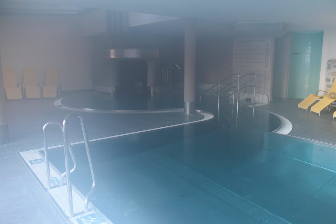 Schwimmbad im Kaiserhof am 19.12.14 morgens Hapimag Resort Bad Gastein