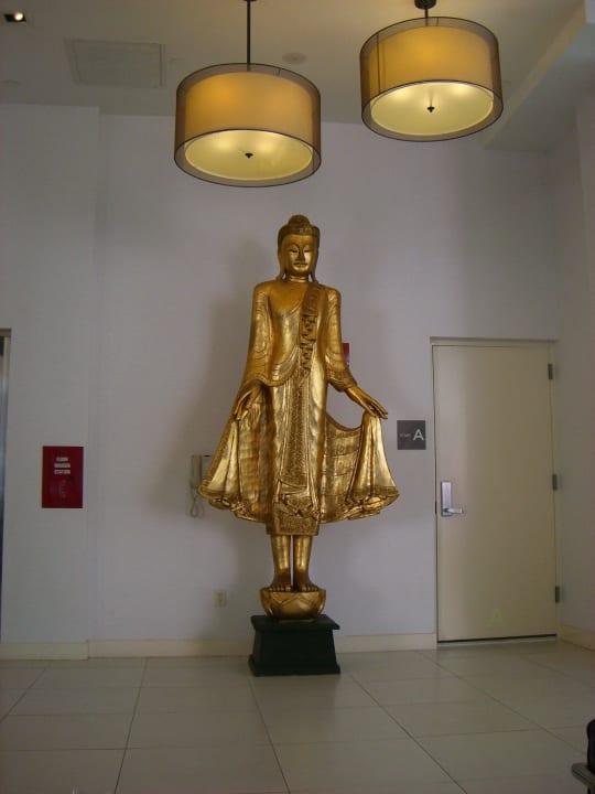 Eingangsbereich neben Rezeption Hotel Wyndham Garden Chinatown