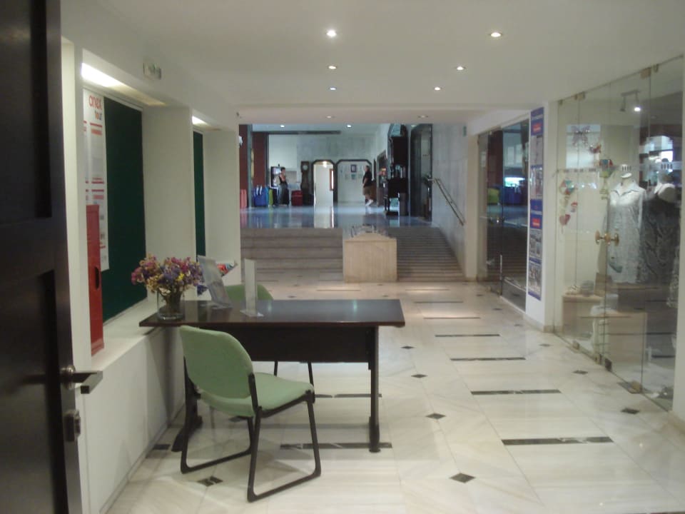 Richtung Rezeption Hotel Theartemis Palace