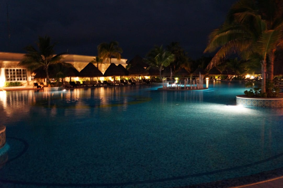 Pool bei Nacht Catalonia Royal Tulum Beach & Spa Resort - Adults only