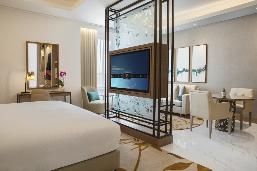 Zimmer Al Jaddaf Rotana Suite Hotel