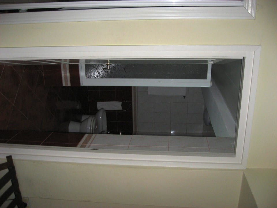 Eingang zum Bad Chateau Miramar by Be Live