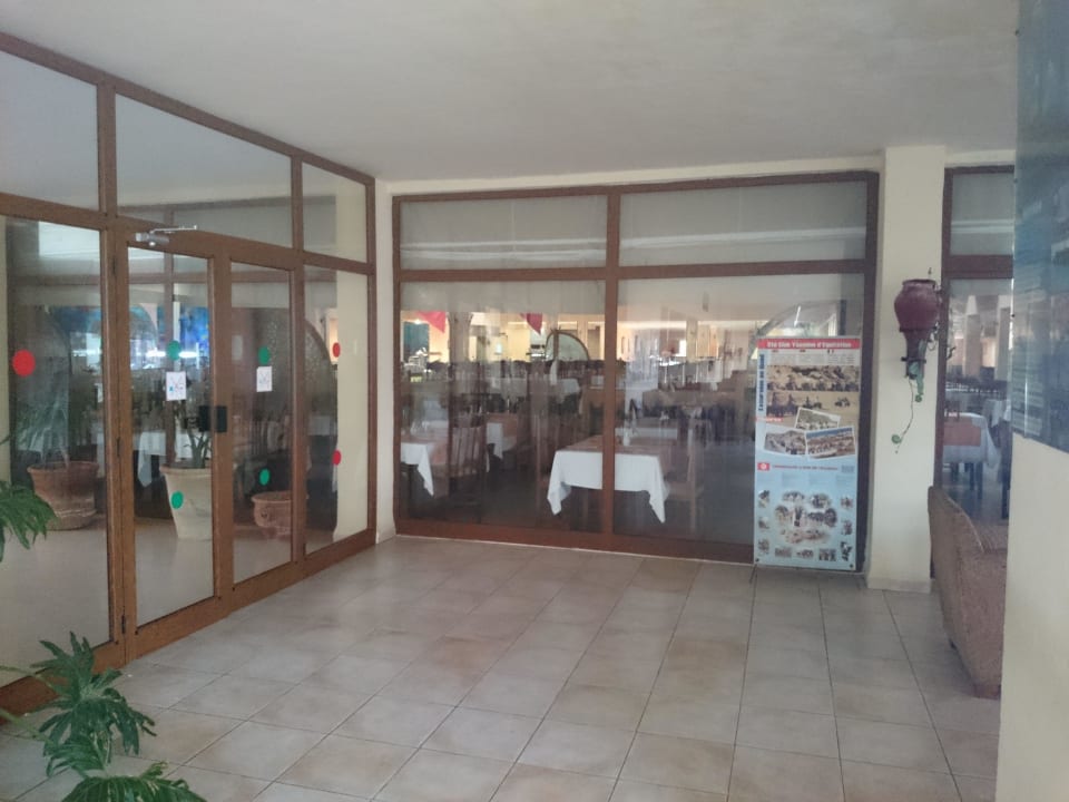     879968797   Hotel Paradis Palace