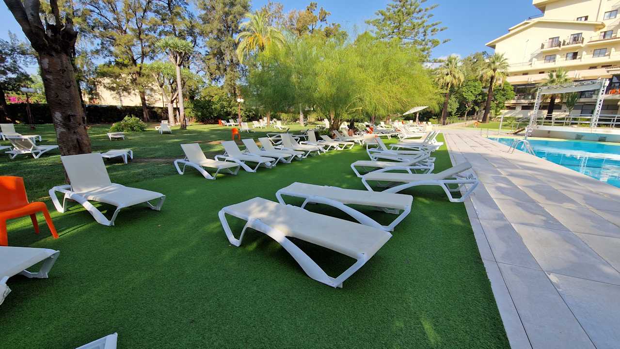 Gartenanlage Hotel Intur Orange