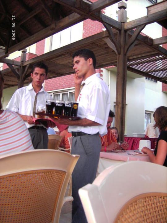 Die netten kellner Serenis Hotel
