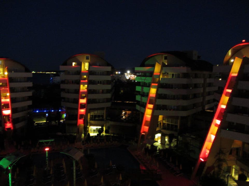 Anlage bei Nacht Alaiye Resort & Spa