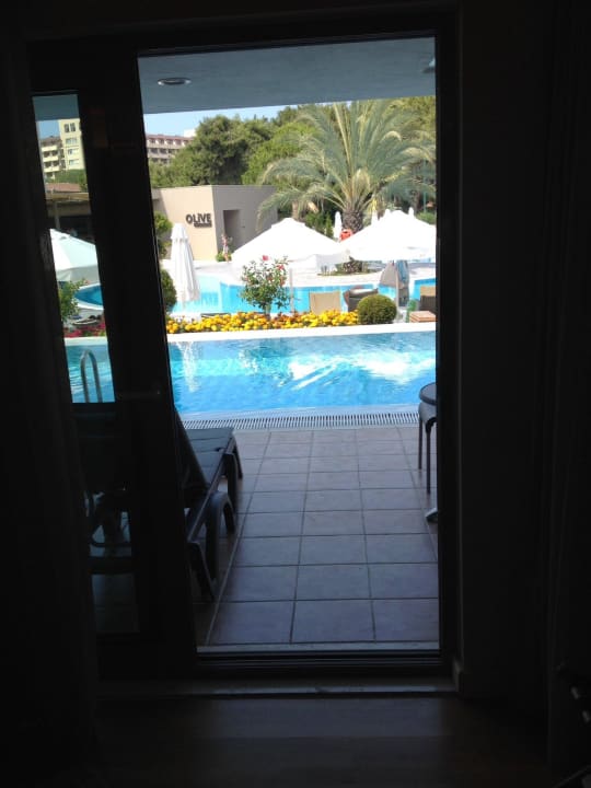 Blick aus dem Zimmer in den eigenen Pool Barut Hemera