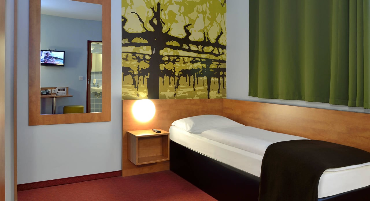 Barrierefreies Zimmer  B&B Hotel Heilbronn