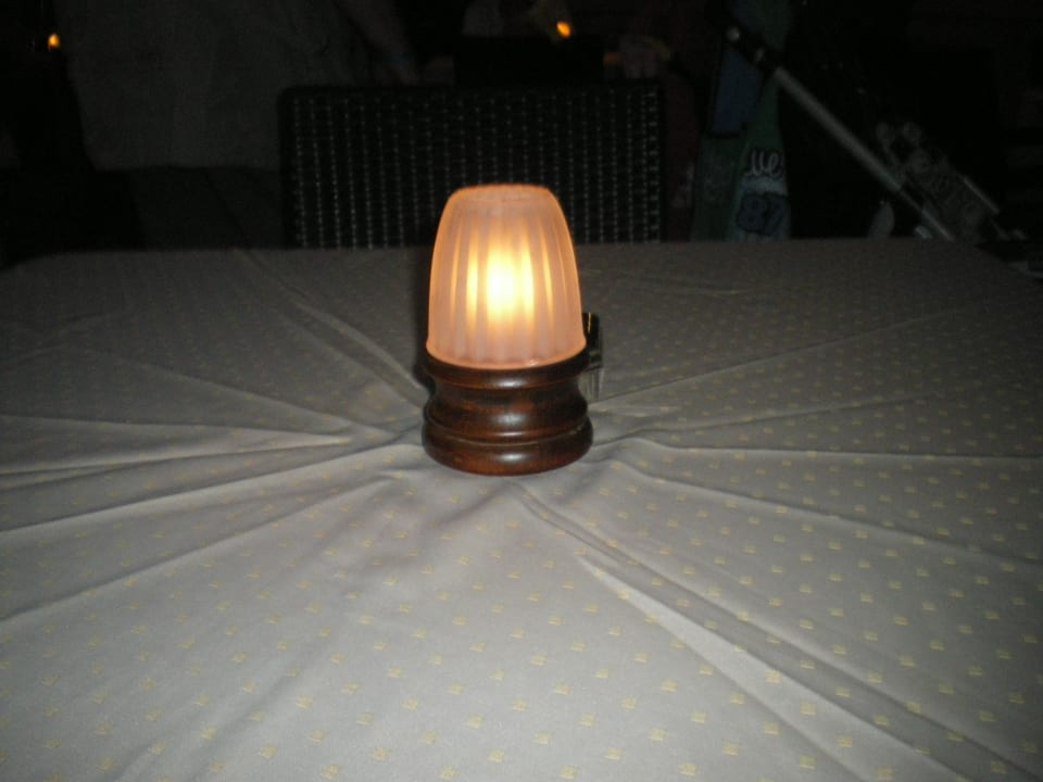 Unsere Tischleuchte an der Poolbar Seamelia Beach Resort