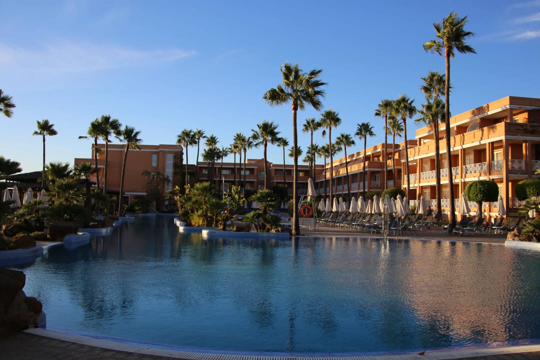 Pool im Abendlicht Hipotels Barrosa Park