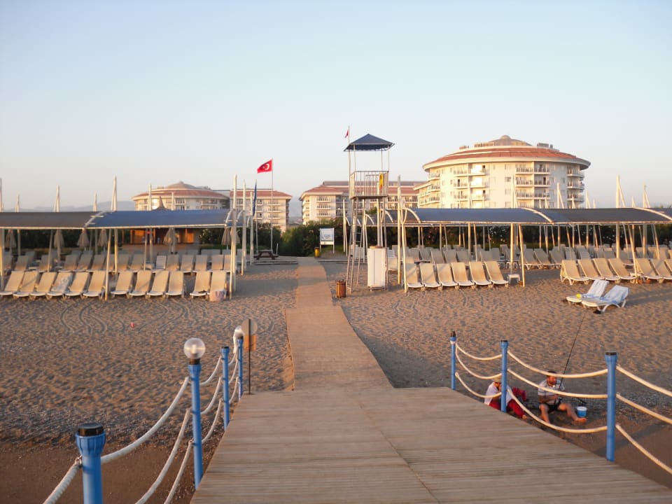 Blick vom Strand auf das Hotel Seaden Sea World Resort & Spa