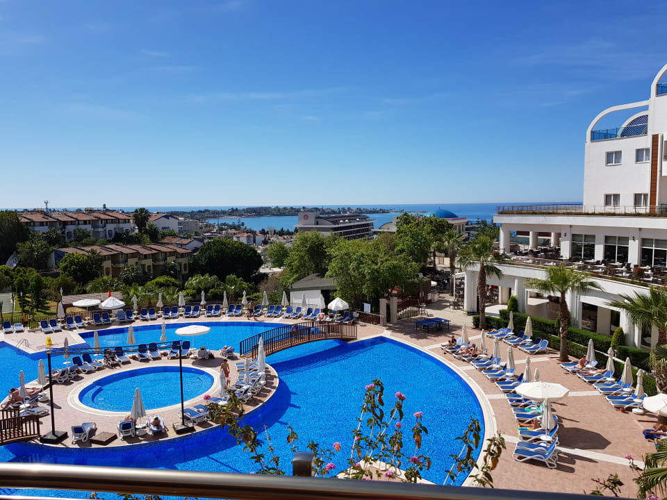 Pool Side Prenses Resort & Spa