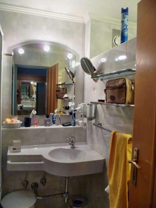 Bad (links-Badewanne/rechts Toilette) Zimmer 306! Dilly - Das Nationalpark Resort