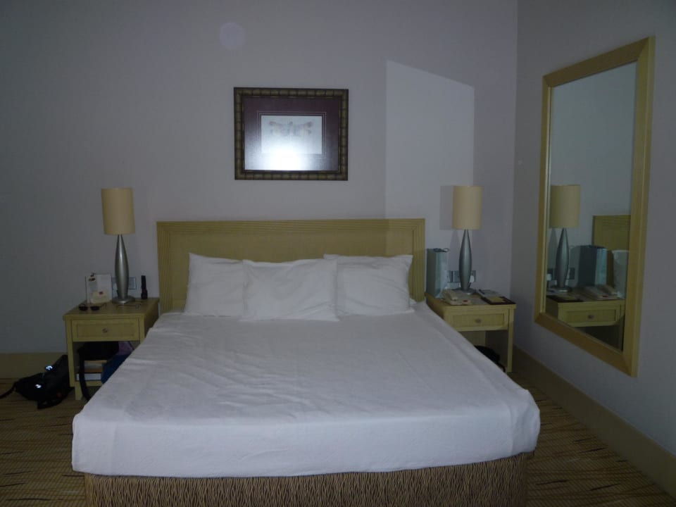 Z lewej strony balkon Merit Park Hotel