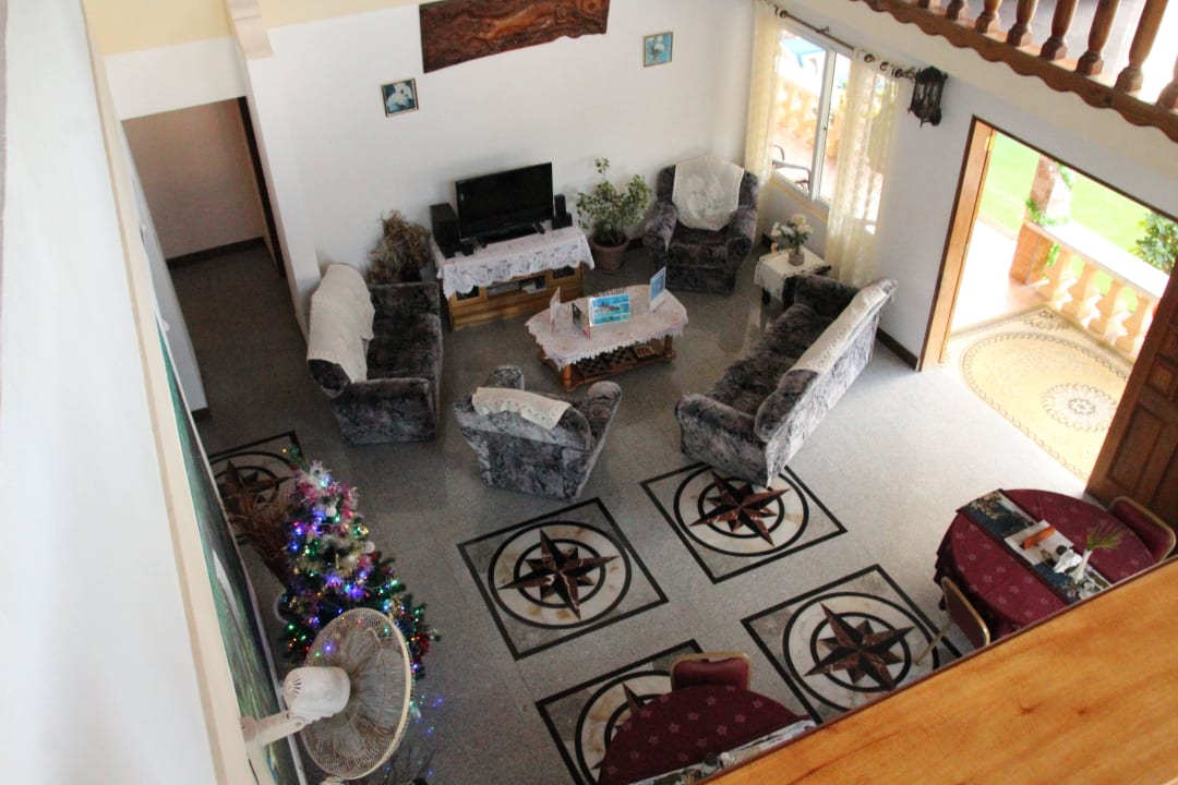 Eingangsbereich und Frühstücksraum Guesthouse Villa Bananier