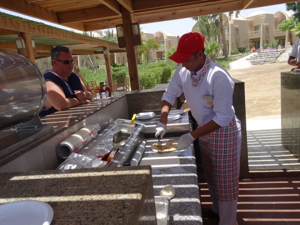 Ein grosses oder kleines Stück Pizza? Shams Alam Beach Resort