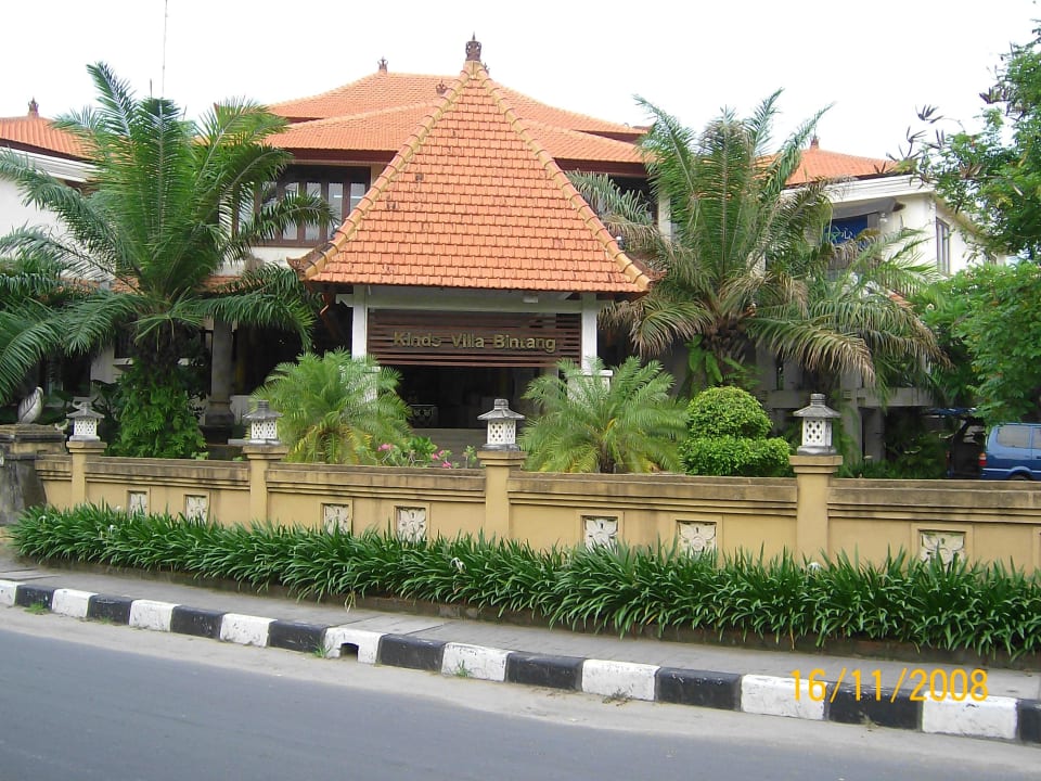 Hotel von der Straße aus Sadara Resort