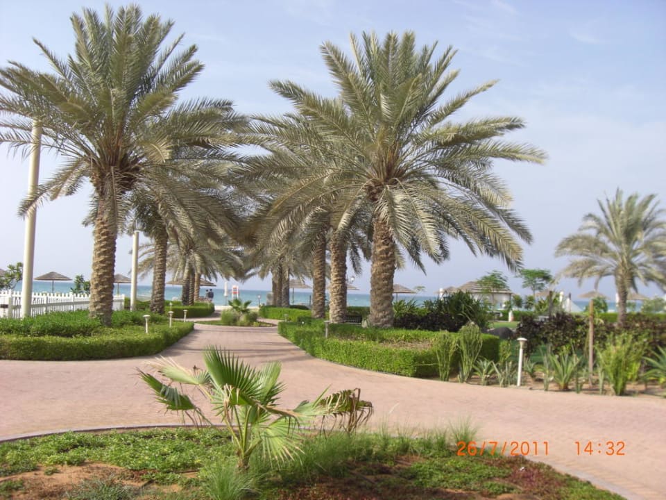 Weg zum Strand Hotel Danat Jebel Dhanna Resort