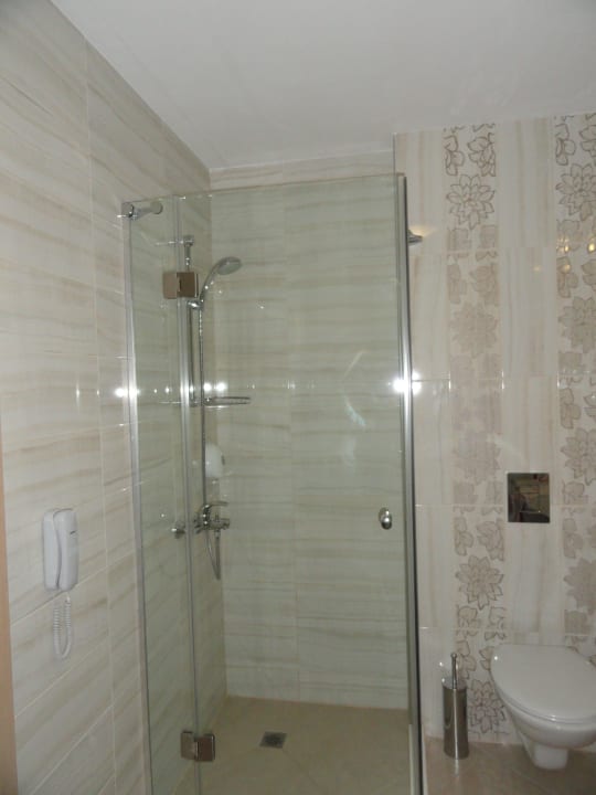 Dusche im Deluxe Doppelzimmer GRIFID Vistamar