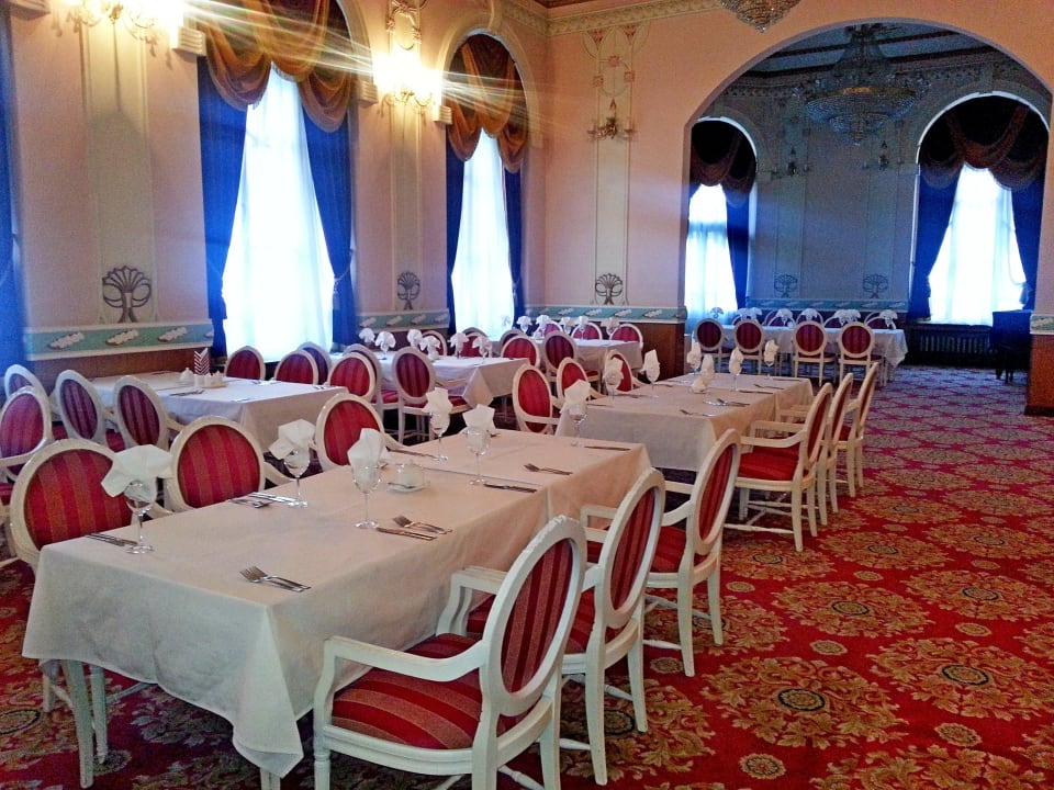 Restaurant hall Hotel Versailles