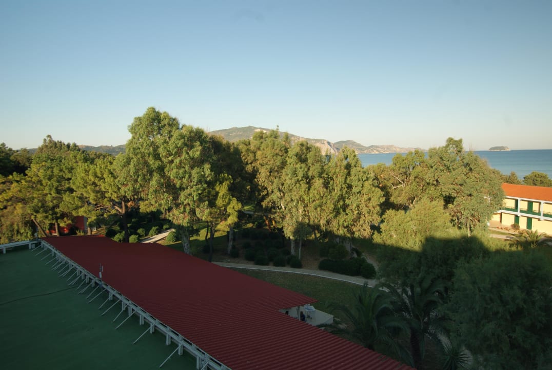 Widok z dachu budynku glownego Domes Aulūs Zante, Autograph Collection