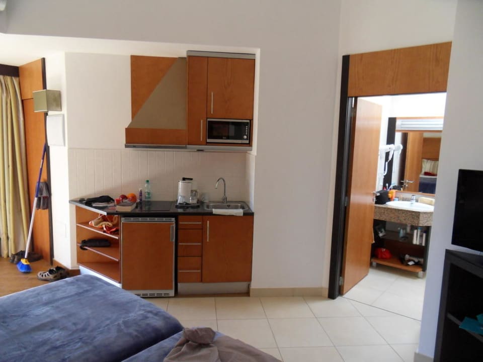 Vollständige Küchenzeile im Studio HL Miraflor Suites Hotel