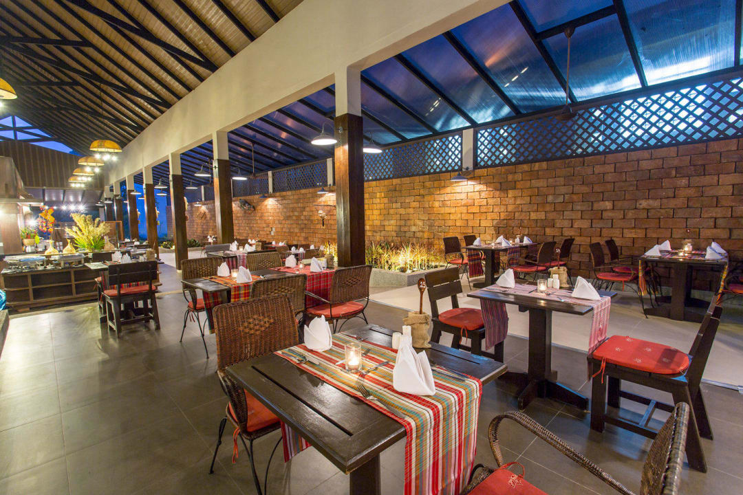 Restaurant The Leaf on The Sands by Katathani