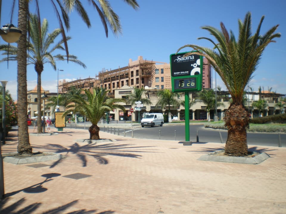 Von gegenüber aus Lopesan Baobab Resort