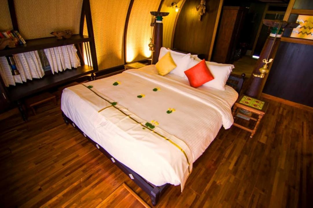 Zimmer Dona House Boats at Alappuzha