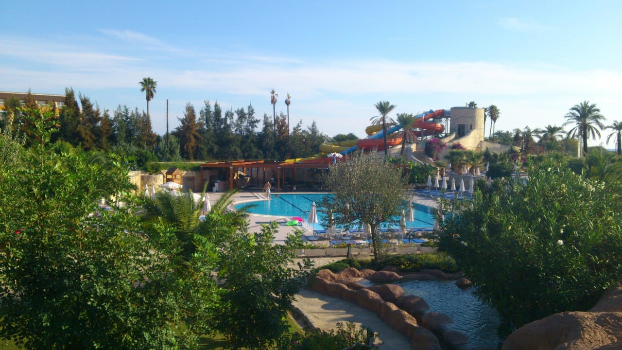 Pool mit Rutschen Blue Waters Club