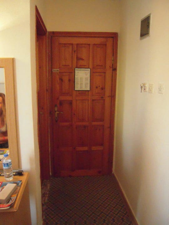 Total alte und 2 cm spalt Türe Club Hotel Pineta