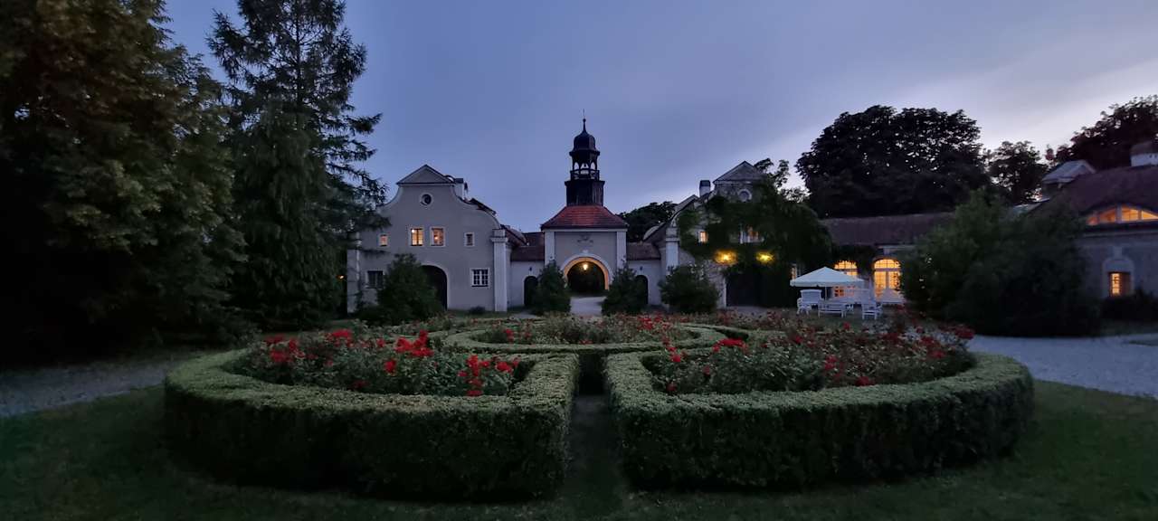 Außenansicht Pałac i Folwark Galiny