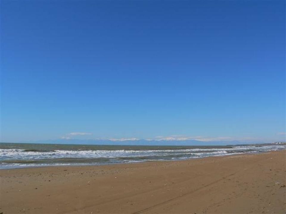 Goldfarbiger langer breiter Sandstrand Sunis Evren Beach Resort Hotel & Spa