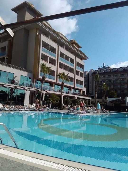 Blick zum Pool Aydinbey Kings Palace & Spa