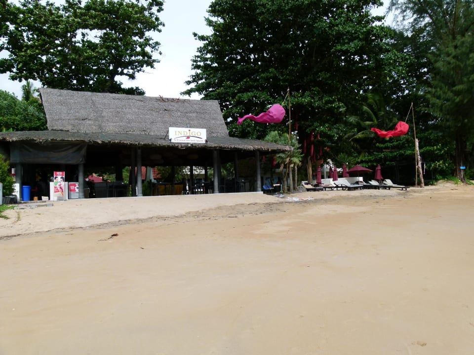 Sicht vom Meer auf das Restaurant. Ocean Breeze Resort