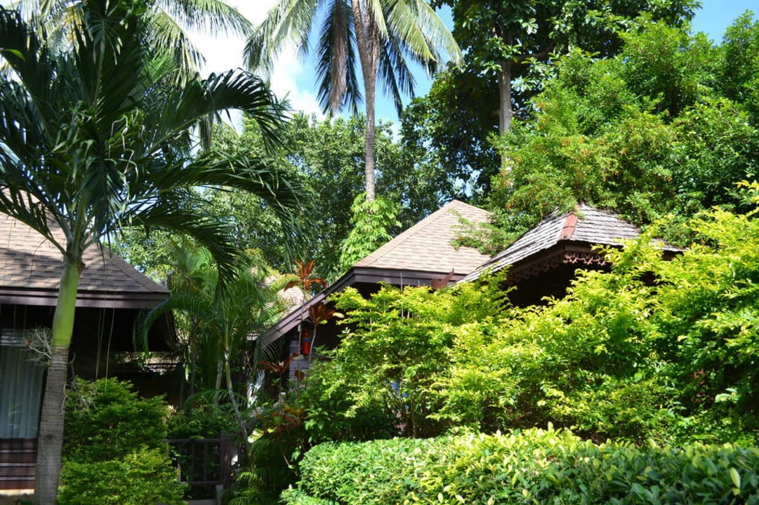 Blick auf die Bungalows The Fair House Beach Resort