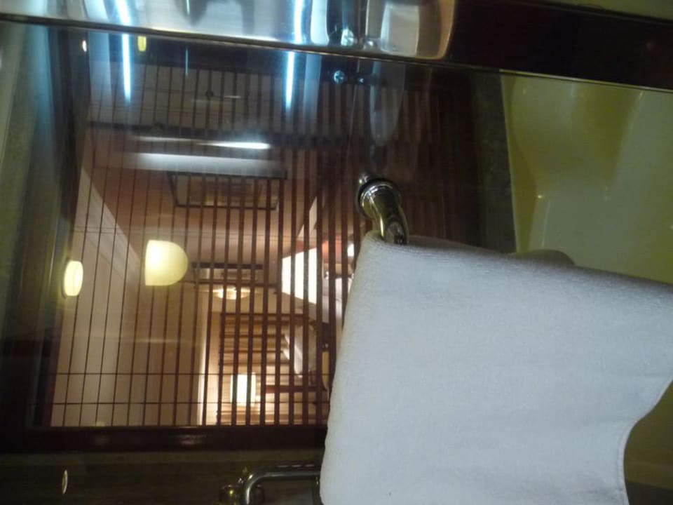 Blick vom Bad ins Zimmer The Laguna A Luxury Collection Resort & Spa