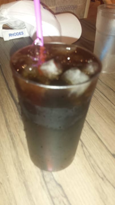 Keine Pappbecher mehr, Hartplastik Becher jetzt  Lindos Royal Resort