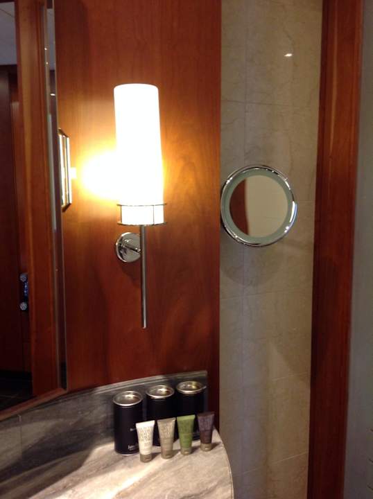 Bad  Hotel Jumeirah Emirates Towers