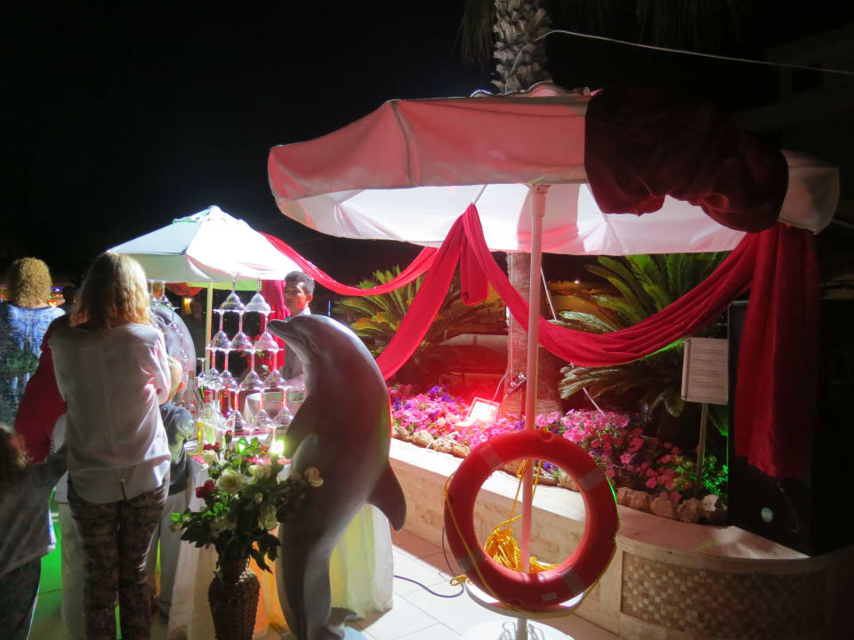 Cocktails am Abend beim Pool Crystal Paraiso Aqua Collection