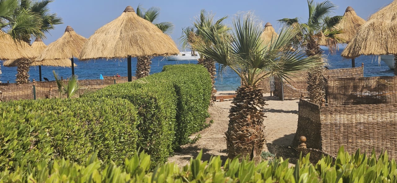 Strand Lotus Bay Beach Resort