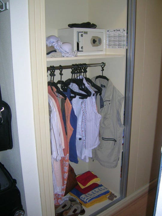 Kleiderschrank Hane Family Resort