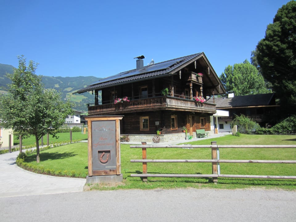 Außenansicht Luxus Chalet Fasserhäusl im Zillertal - Sauna ,Hot Tub, Kamin & Alpenblick für bis zu 10 Personen