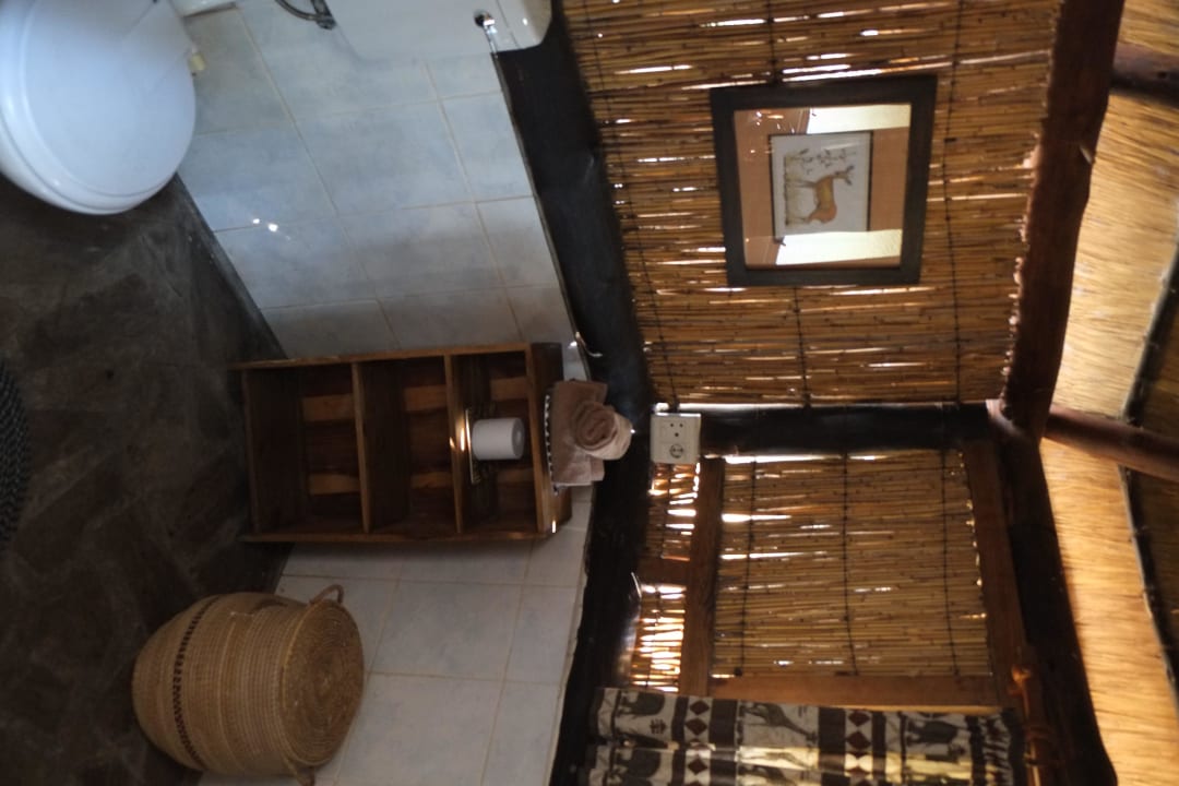 Auch hier schön offen alles Hotel Ndhovu Safari Lodge