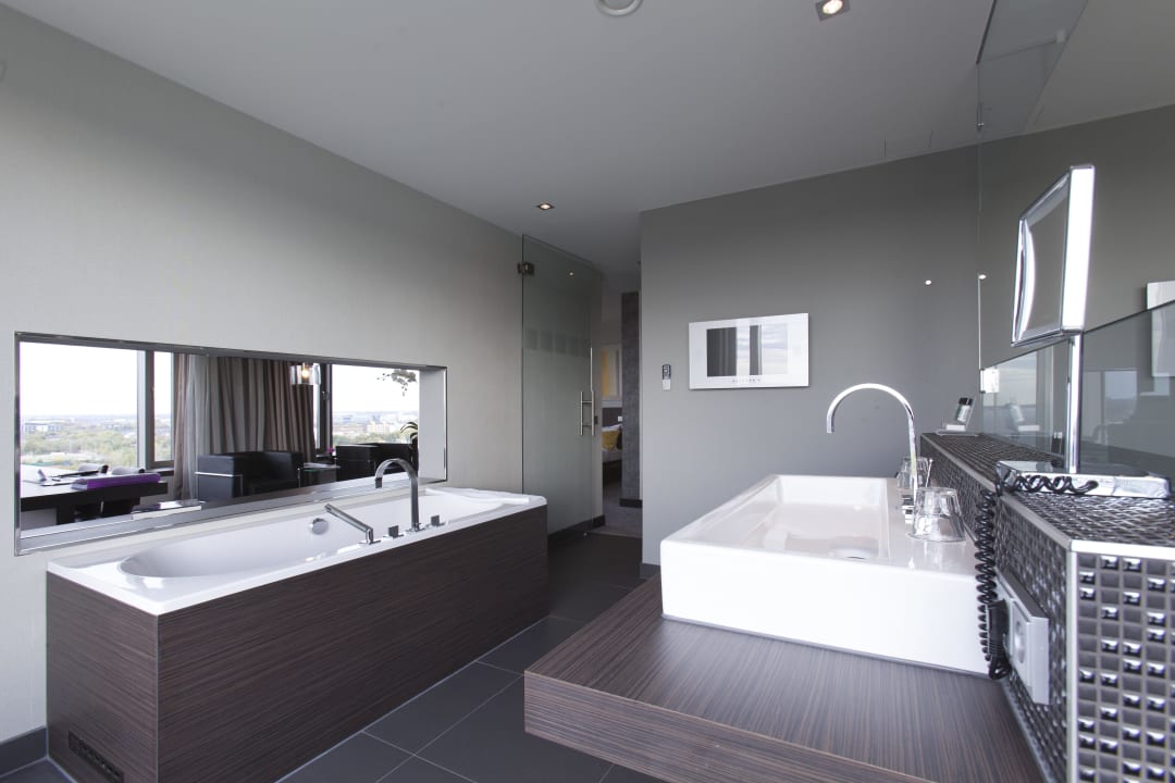 Business Suite Badezimmer  Van der Valk Hotel Düsseldorf