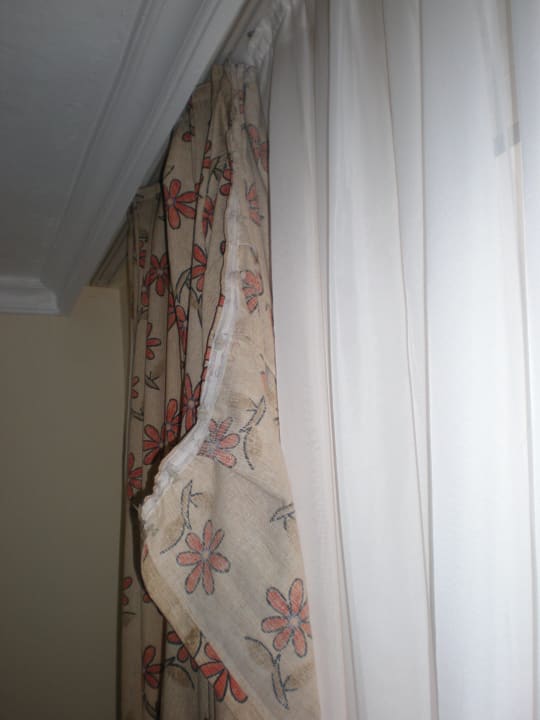 Abgerissener Vorhang Armas Gül Beach